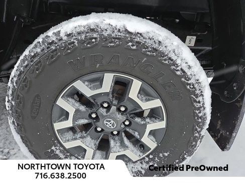 Used 2022 Toyota Tacoma TRD Off-Road image 12