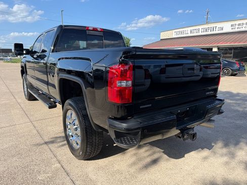 Used 2017 GMC Sierra 2500 Denali w/ Duramax Plus Package AWD/4WD image 5
