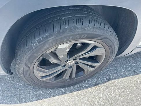 Used 2023 Volkswagen Atlas SE w/ Black Wheel Package FWD image 10