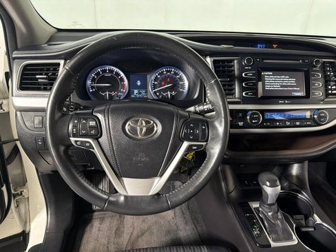 Used 2015 Toyota Highlander Plus FWD image 13