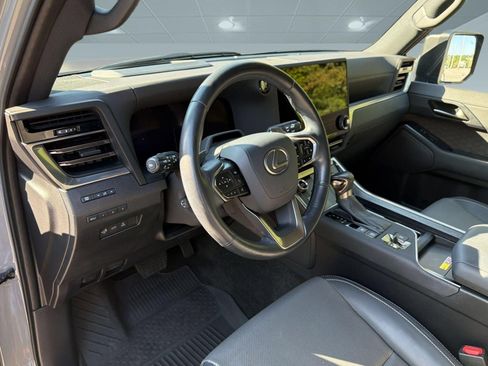 Used 2024 Lexus GX 550 w/ Accessory Package (Z1) AWD/4WD image 4