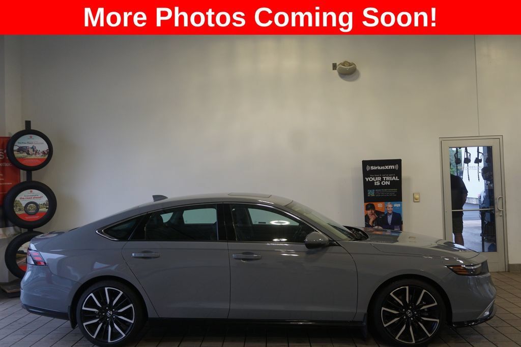 Used 2024 Honda Accord Touring image 2