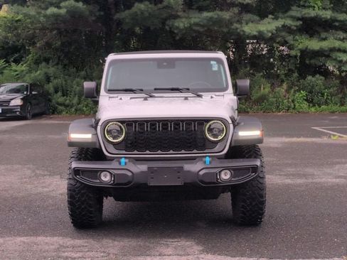 Used 2024 Jeep Wrangler Unlimited AWD/4WD image 2