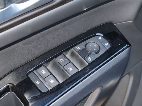 Used 2024 Nissan Pathfinder SL w/ Lighting Package (N92) FWD image 22