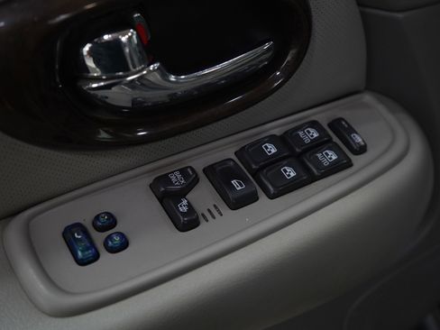 Used 2005 Buick Rainier CXL image 22