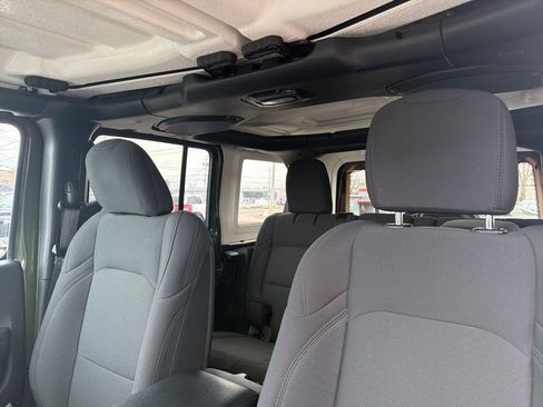 Used 2022 Jeep Wrangler Unlimited Sport AWD/4WD image 5