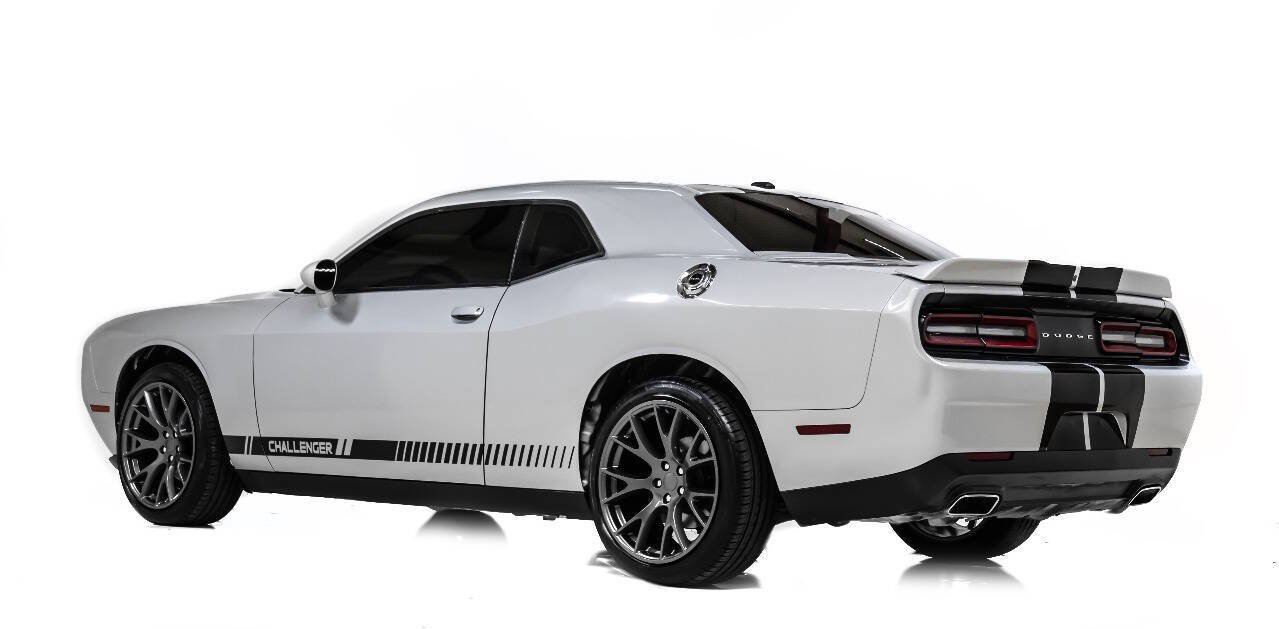 Used 2021 Dodge Challenger SXT RWD image 4
