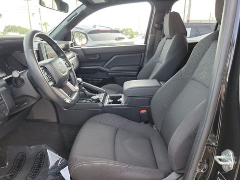 Used 2025 Toyota 4Runner SR5 AWD/4WD image 19