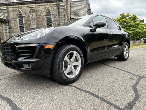 Used 2018 Porsche Macan AWD/4WD image 21