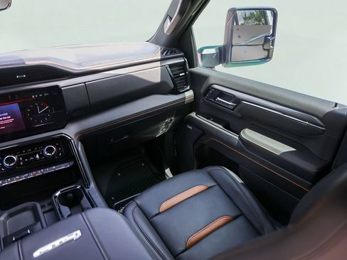 Used 2025 GMC Sierra 2500 AT4 w/ AT4 Premium Plus Package AWD/4WD image 29