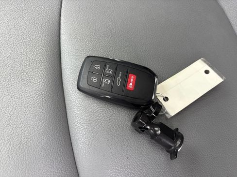 Used 2023 Toyota Sienna XLE AWD/4WD image 29