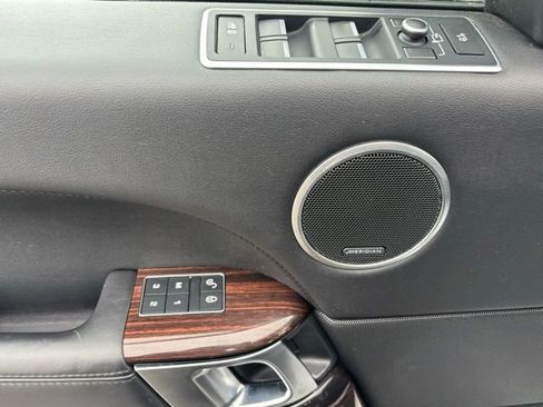 Used 2017 Land Rover Range Rover HSE image 10