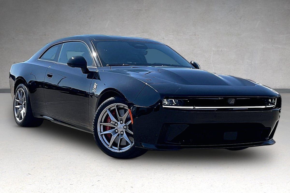 Used 2024 Dodge Charger Daytona Scat Pack w/ Plus Group AWD/4WD image 2