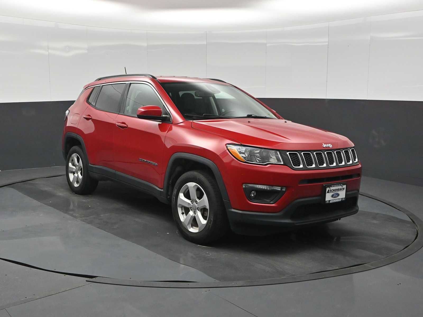 Used 2019 Jeep Compass Latitude w/ Popular Equipment Group AWD/4WD image 2