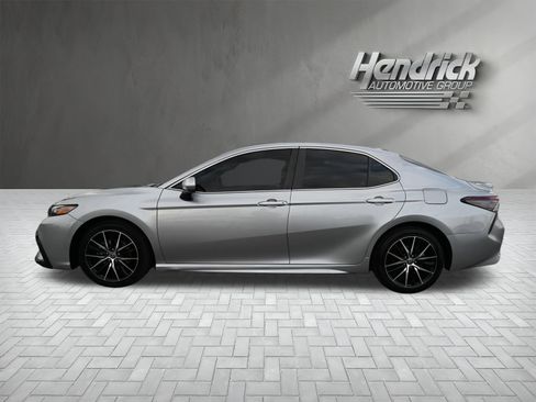 Used 2021 Toyota Camry SE image 7