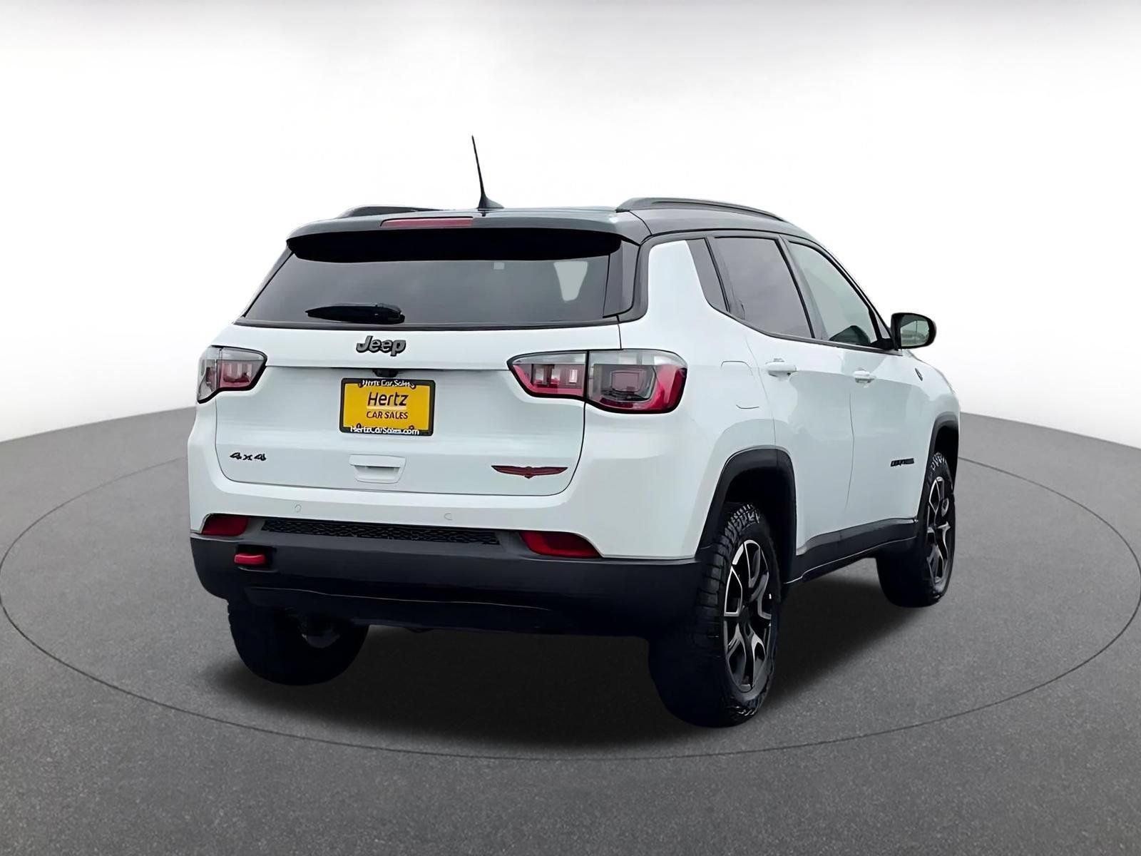 Used 2025 Jeep Compass Trailhawk AWD/4WD image 13