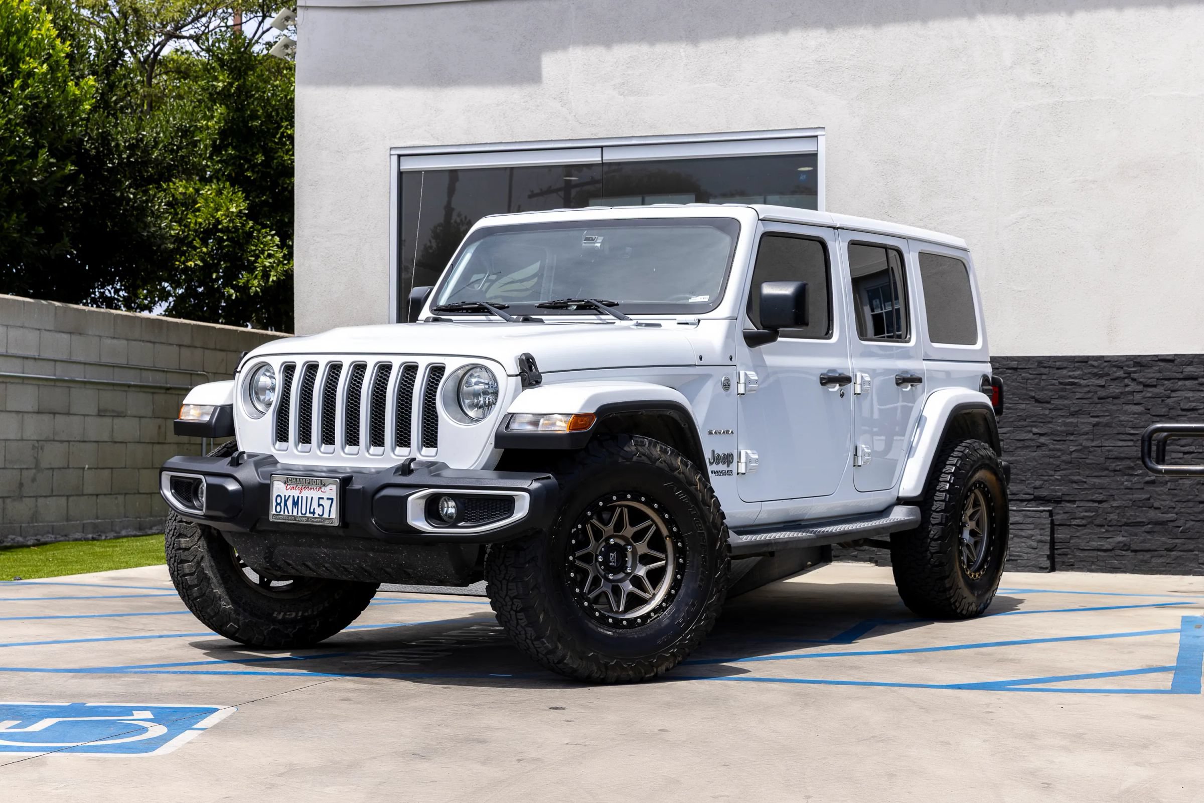 Used 2019 Jeep Wrangler Unlimited Sahara AWD/4WD image 6