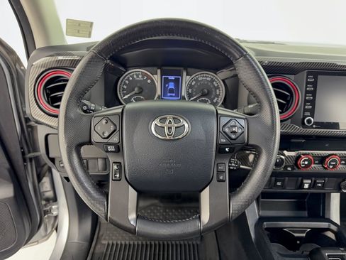 Used 2020 Toyota Tacoma SR5 AWD/4WD image 10