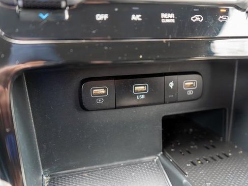 Used 2024 Kia Carnival EX FWD image 35