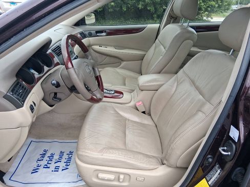 Used 2004 Lexus ES 330 w/ Premium Pkg FWD image 11