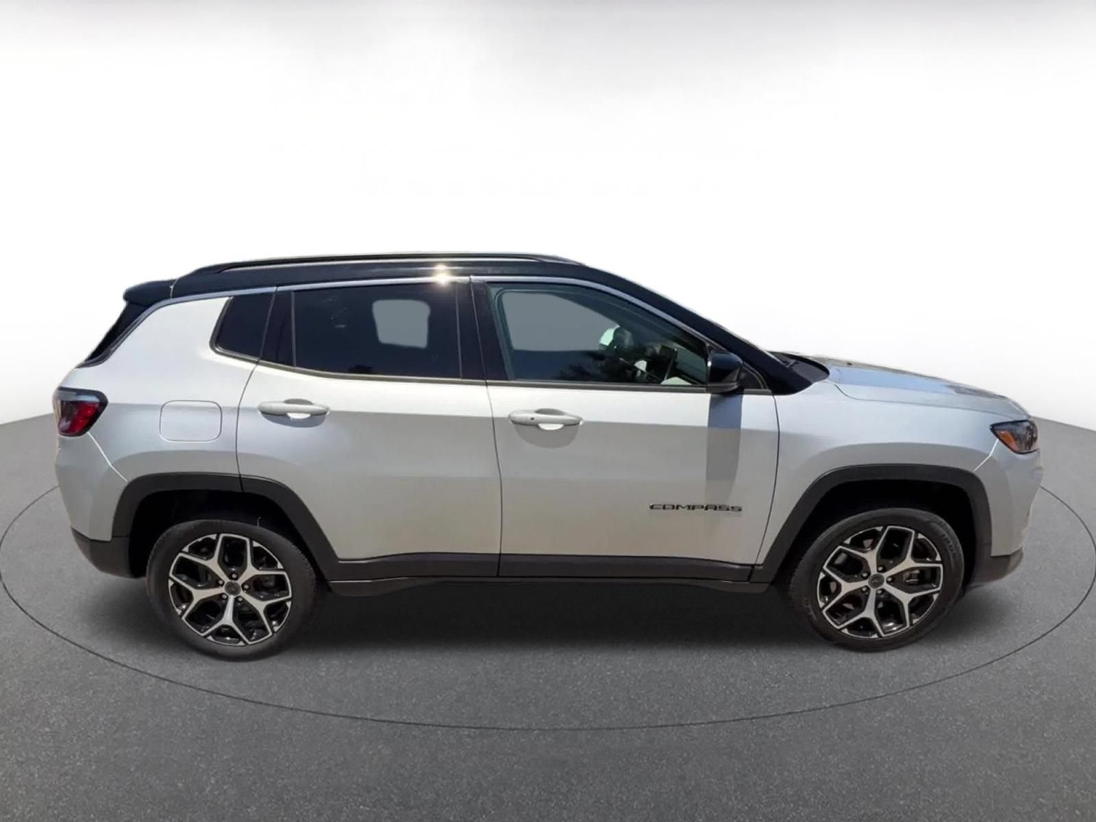 Used 2025 Jeep Compass Limited AWD/4WD image 15