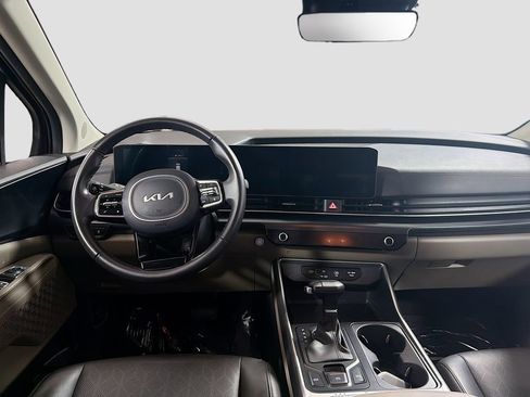 Used 2025 Kia Carnival FWD image 23