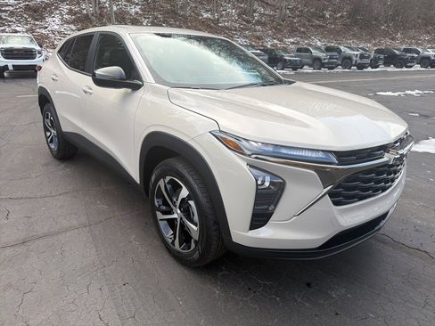 New 2026 Chevrolet Trax RS w/ Sunroof Package image 5