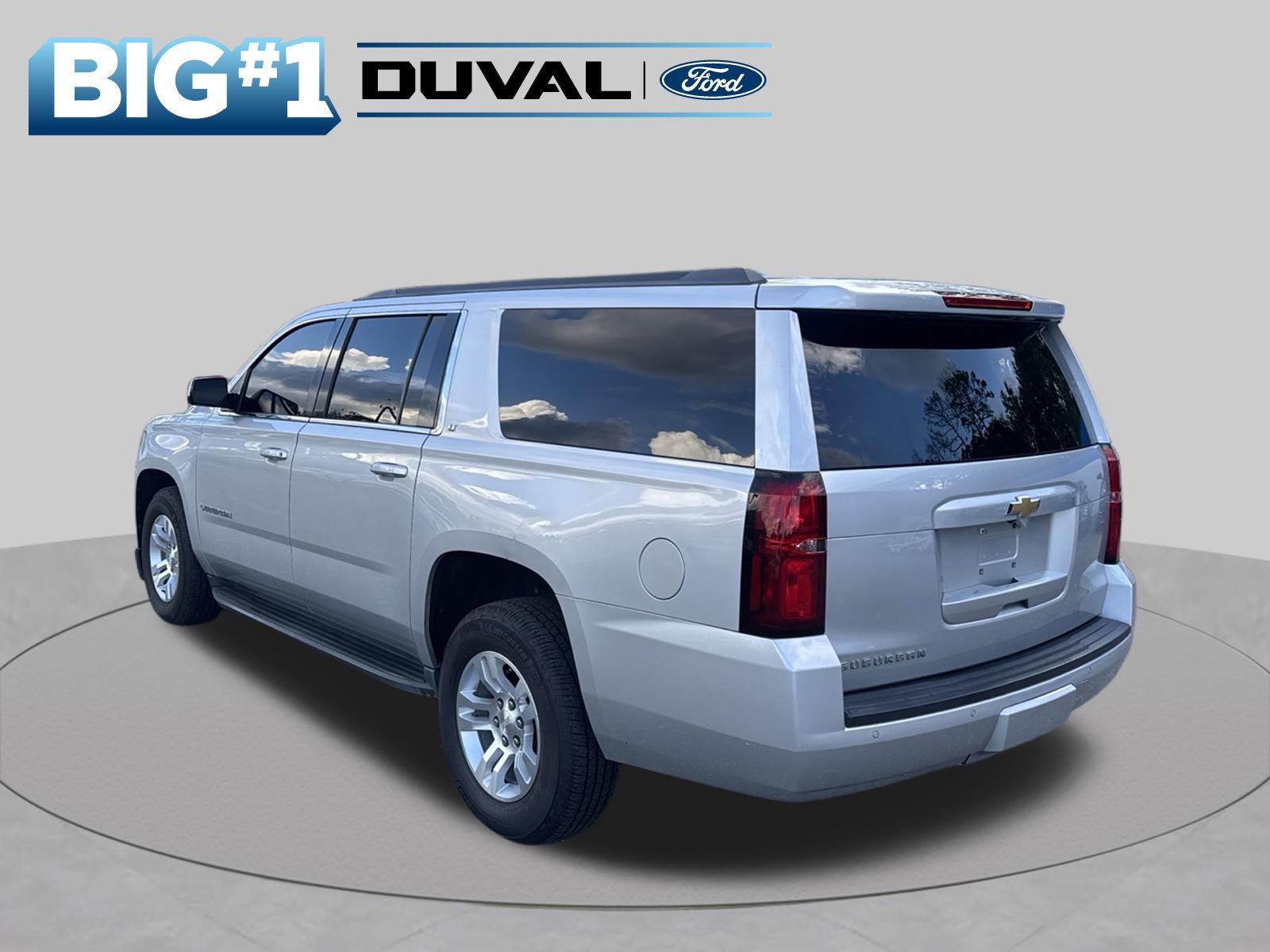 Used 2016 Chevrolet Suburban LT w/ Luxury Package RWD image 4