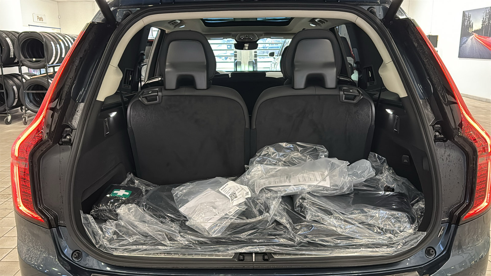 New 2026 Volvo XC90 T8 Plus w/ Protection Package Premier AWD/4WD image 30