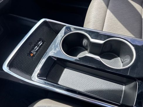 Used 2025 Chevrolet Equinox LT w/ Convenience Package II image 18