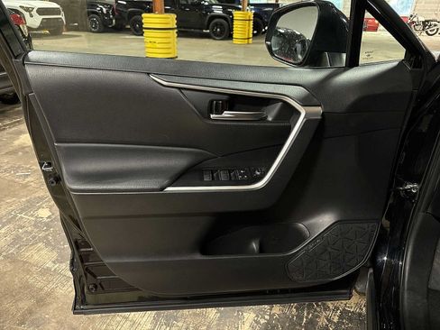 Used 2025 Toyota RAV4 XLE AWD/4WD image 29