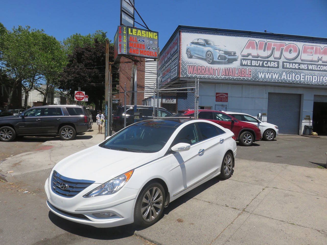 Used 2012 Hyundai Sonata Limited w/ Navigation Pkg FWD image 2