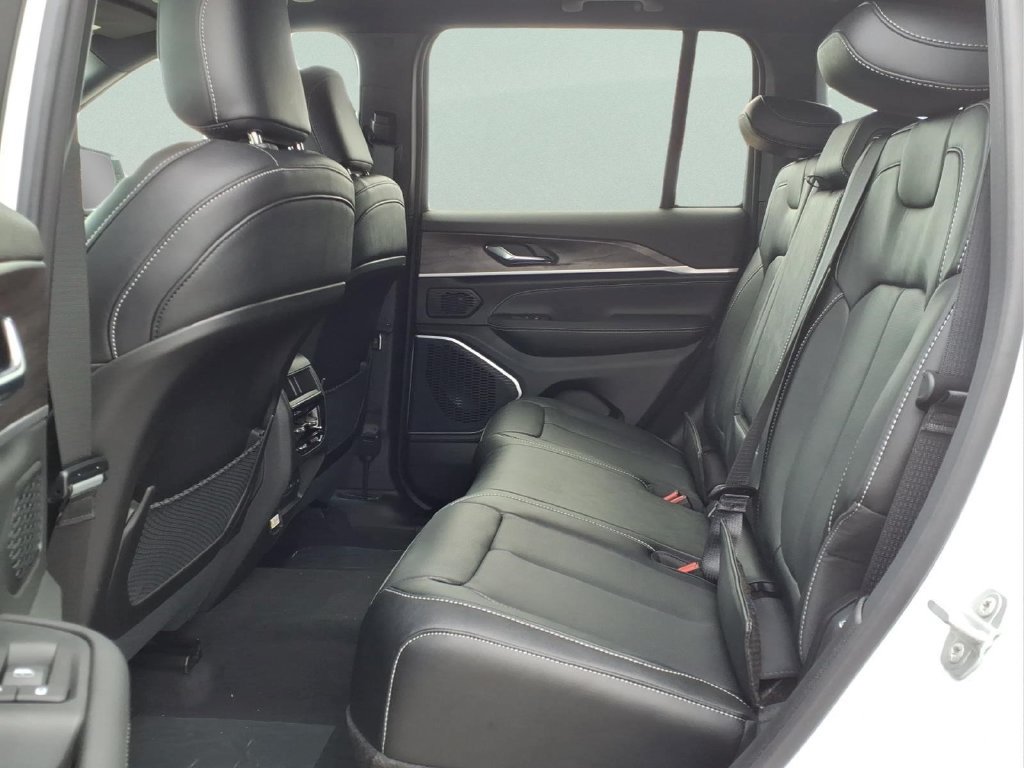 New 2027 Jeep Grand Cherokee Limited AWD/4WD image 11