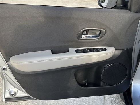 Used 2020 Honda HR-V LX image 40