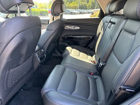 Used 2025 Genesis GV70 2.5T image 7