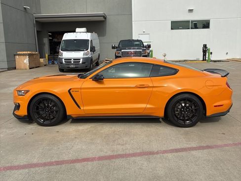 Used 2018 Ford Mustang Shelby GT350 w/ Convenience Package image 4
