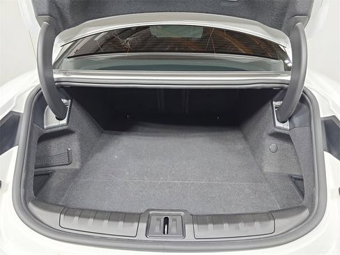 Certified 2024 Porsche Taycan image 25