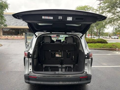 Used 2023 Toyota Sienna XLE FWD image 23