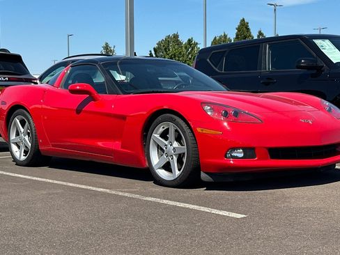 Used 2007 Chevrolet Corvette Coupe w/ Preferred Equipment Group RWD image 2