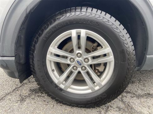 Used 2022 Ford Explorer XLT image 32