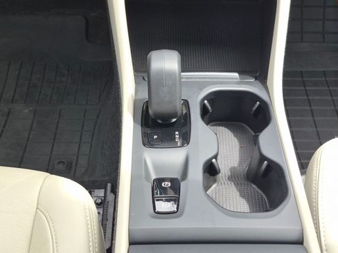 Used 2022 Volvo XC40 T5 Momentum AWD/4WD image 27