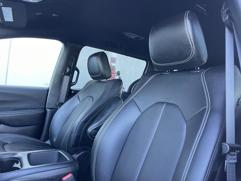 New 2026 Chrysler Voyager LX image 13