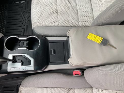 Used 2014 Toyota Camry LE image 22