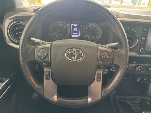 Used 2020 Toyota Tacoma TRD Off-Road w/ Technology Package AWD/4WD image 14
