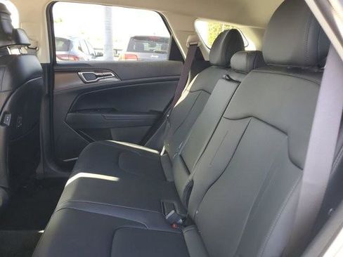 Used 2023 Kia Sportage EX image 19
