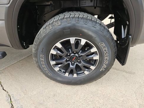 Used 2022 Nissan Titan PRO-4X w/ Pro-4x Convenience Package image 9