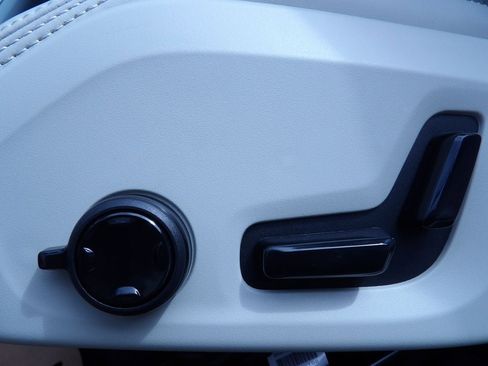 New 2026 Volvo XC60 B5 Ultra w/ Protection Package Premier image 15