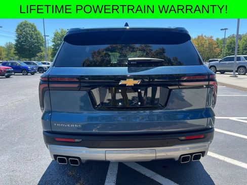 Used 2025 Chevrolet Traverse LT FWD image 16