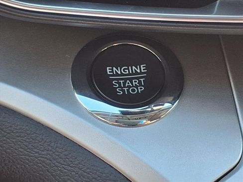 Used 2022 Ford Explorer XLT w/ Equipment Group 202A image 10