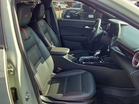 Certified 2024 Chevrolet Trax RS w/ Sunroof Package FWD image 28
